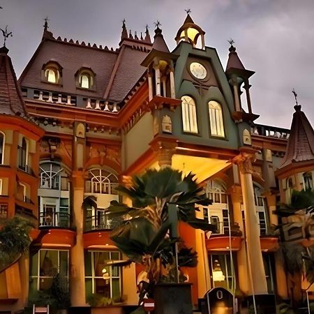 Gajahmada Graha Hotel Malang Buitenkant foto
