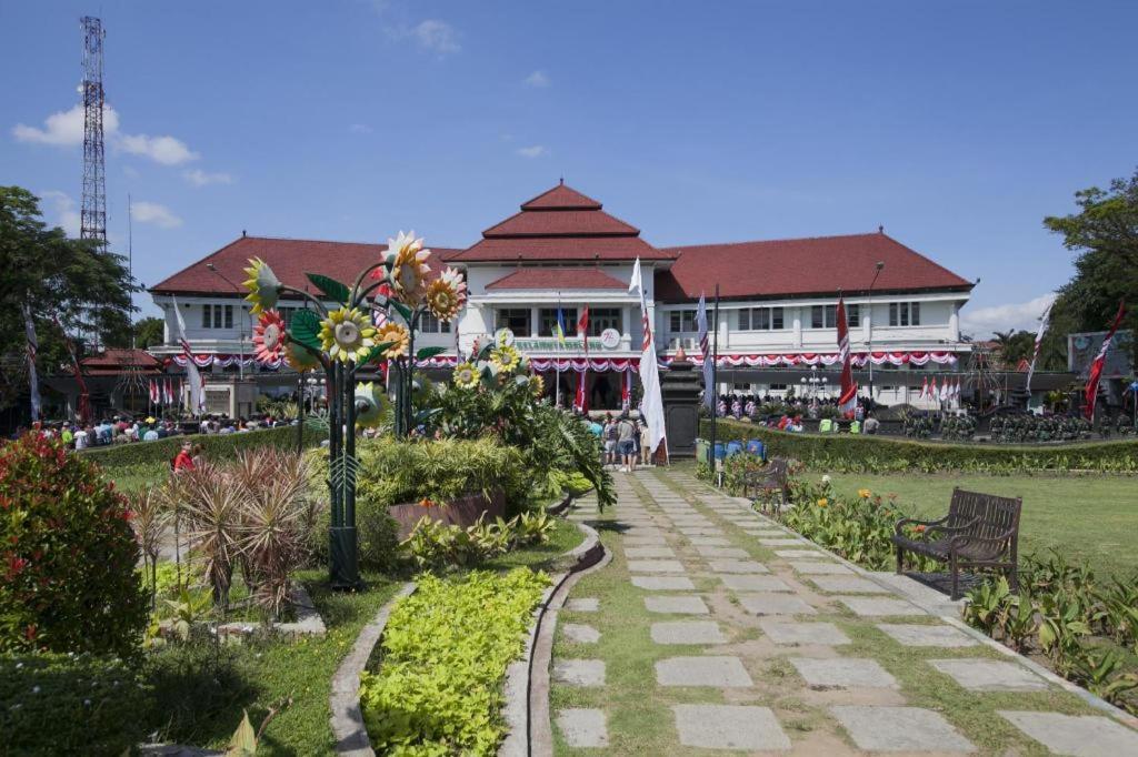Gajahmada Graha Hotel Malang Buitenkant foto