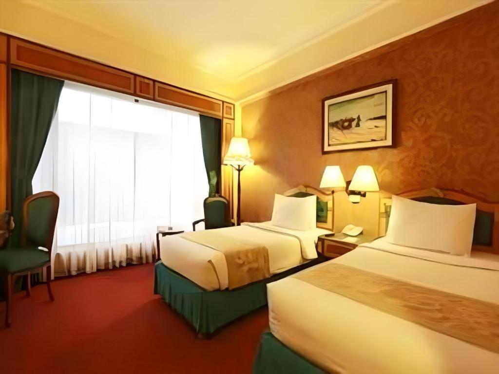 Gajahmada Graha Hotel Malang Buitenkant foto
