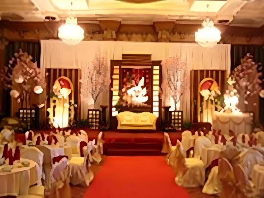 Gajahmada Graha Hotel Malang Buitenkant foto