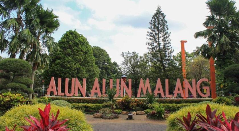 Gajahmada Graha Hotel Malang Buitenkant foto