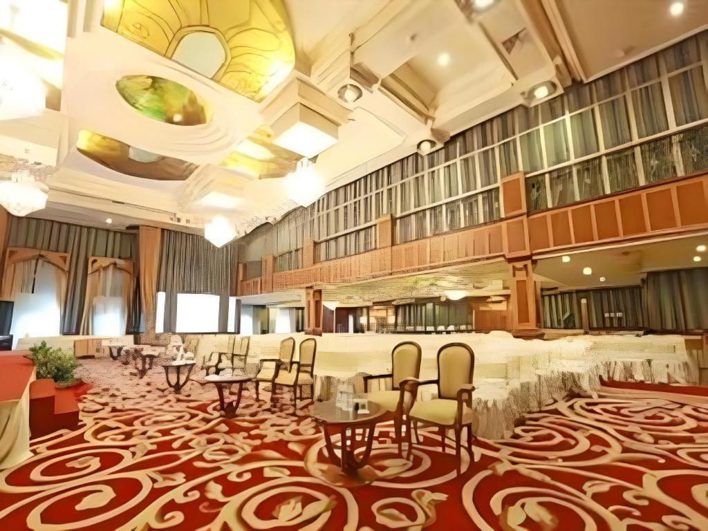 Gajahmada Graha Hotel Malang Buitenkant foto