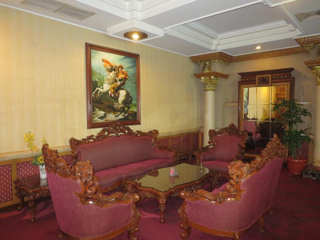 Gajahmada Graha Hotel Malang Buitenkant foto