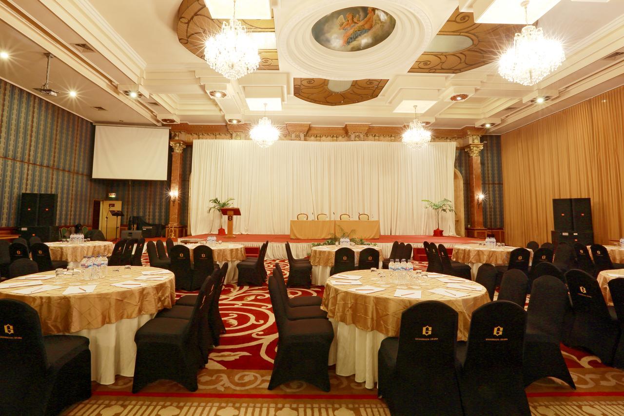 Gajahmada Graha Hotel Malang Buitenkant foto