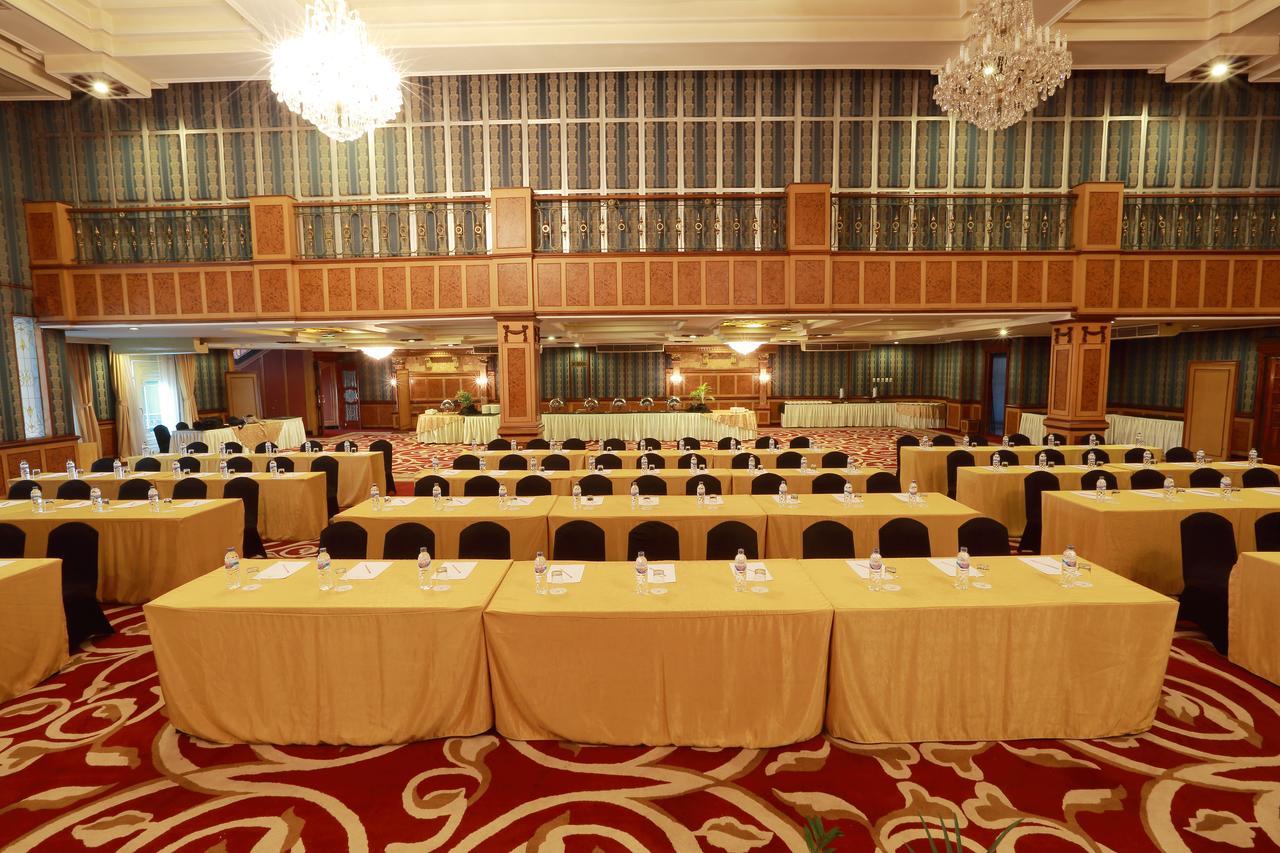 Gajahmada Graha Hotel Malang Buitenkant foto