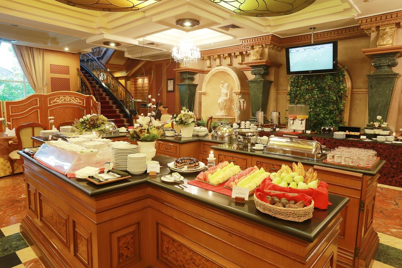 Gajahmada Graha Hotel Malang Buitenkant foto