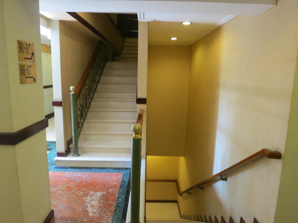 Gajahmada Graha Hotel Malang Buitenkant foto