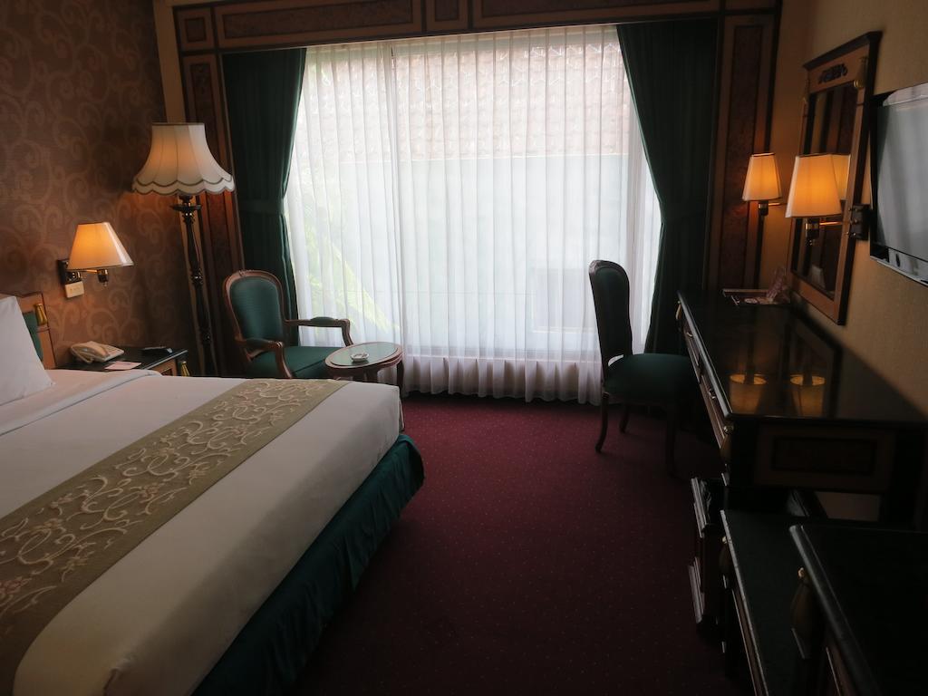 Gajahmada Graha Hotel Malang Buitenkant foto