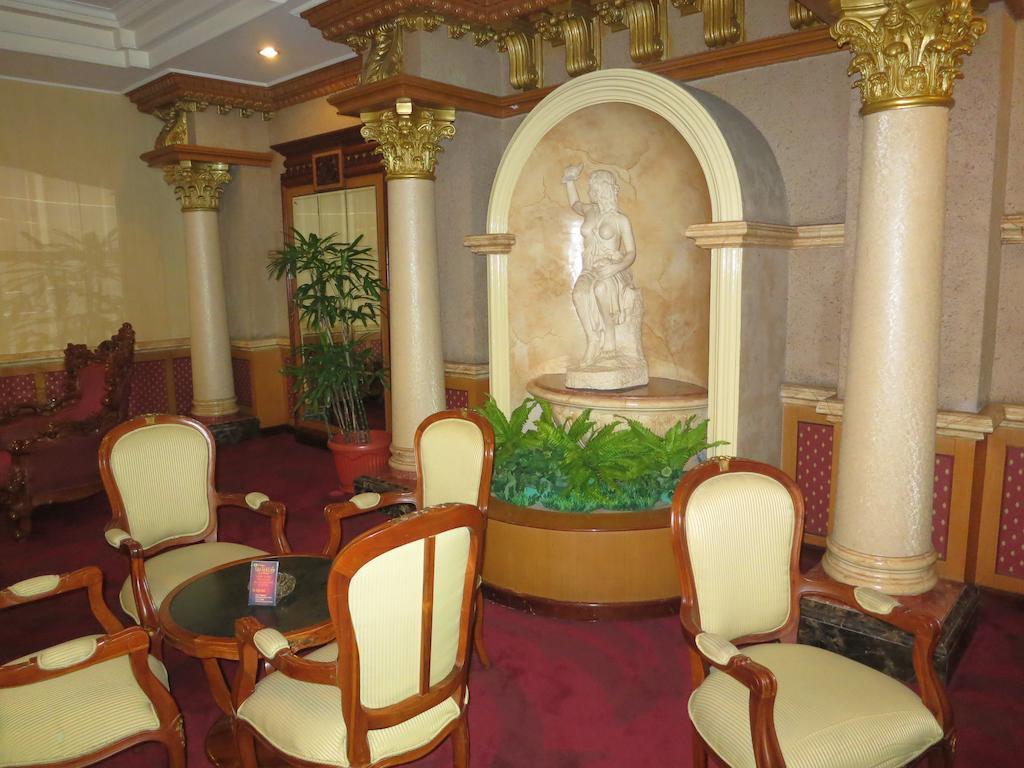 Gajahmada Graha Hotel Malang Buitenkant foto