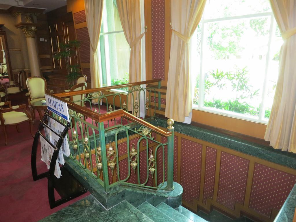 Gajahmada Graha Hotel Malang Buitenkant foto