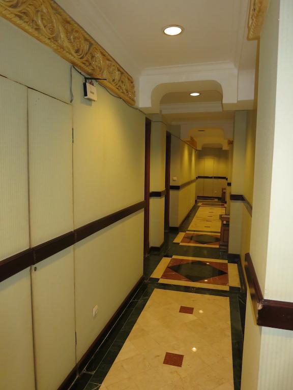 Gajahmada Graha Hotel Malang Buitenkant foto